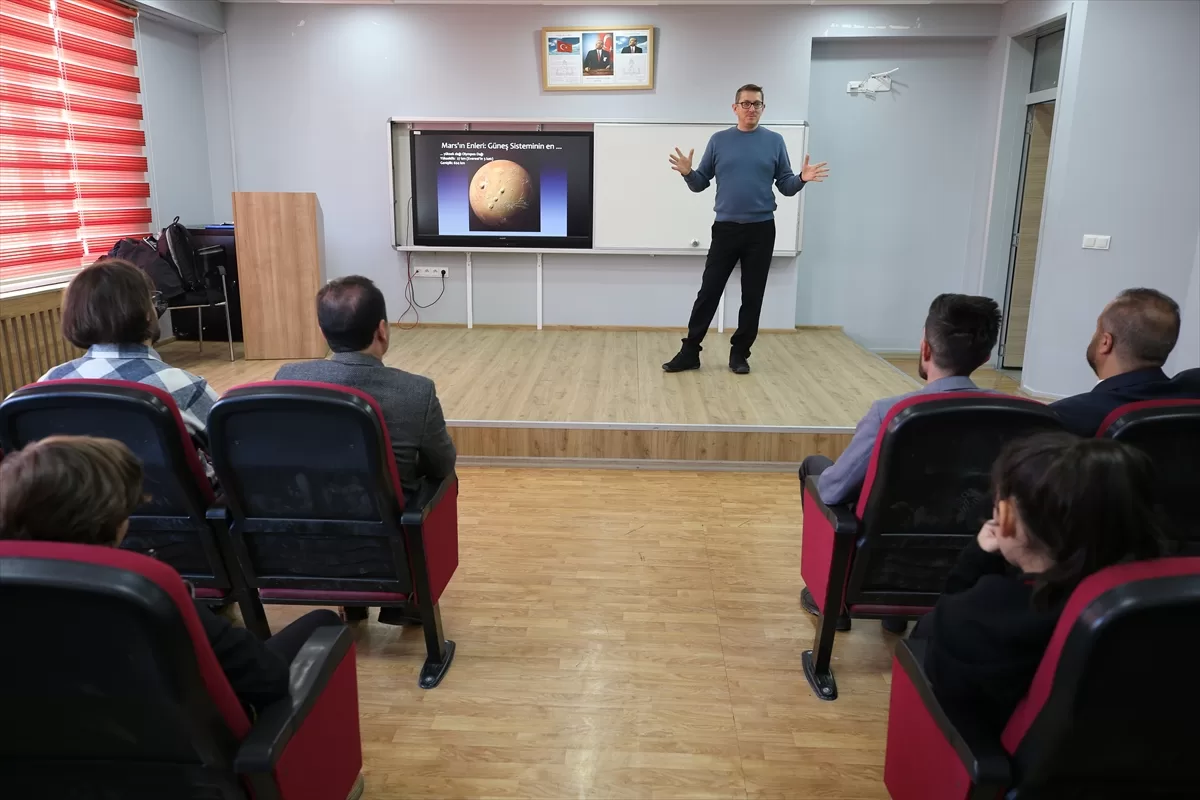 Hakkarili çocuklar bilim merkezi ve planetaryum ile uzay hakkında bilgi sahibi olacak