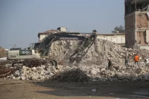 HATAY (AA) – Kahramanmaraş merkezli depremlerden etkilenen Hatay’da ağır hasarlı