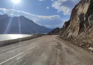 ARTVİN (AA) – Artvin'de heyelan ve kaya düşmesi nedeniyle tek