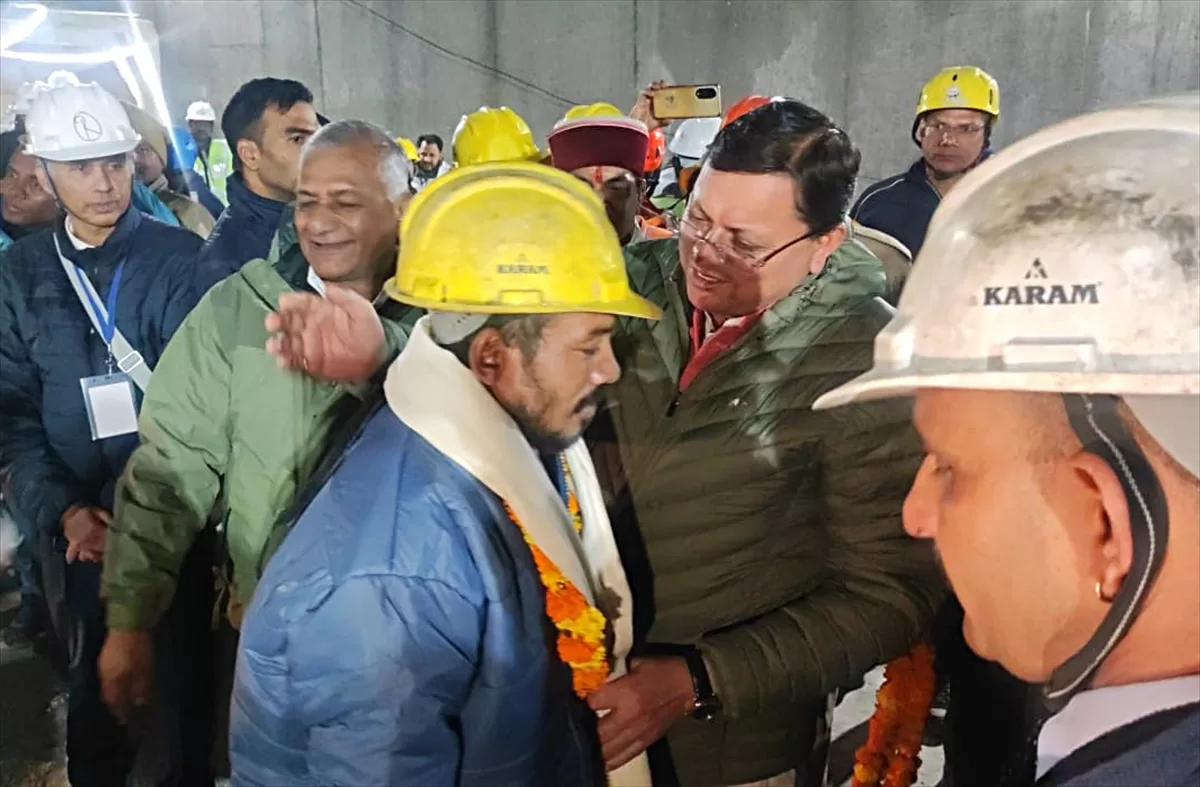 GÜNCELLEME – Hindistan'da çöken tünelde mahsur kalan 41 işçi kurtarıldı