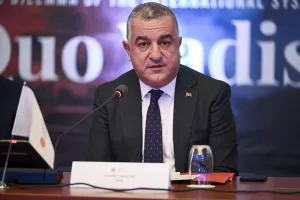 - Uluslararası sistemin günün sorun ve çatışmaları karşısında etkisiz kalmasının