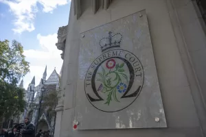 LONDRA (AA) – İngiltere'de Yüksek Mahkemenin, hükümetin düzensiz göçmenleri Ruanda'ya