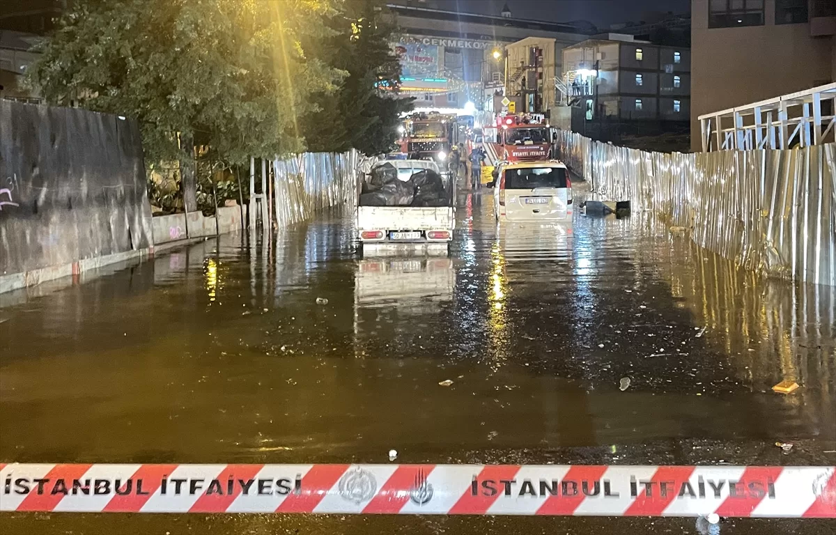 İstanbul'da sağanağın da etkisiyle trafik yoğunluğu yüzde 90'a çıktı