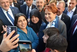 - "Yerel seçimlerden başlayarak bu ülkenin üçüncü bir seçeneğini yani