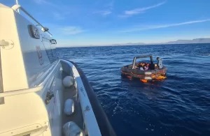 İZMİR (AA) – İzmir'in Menderes ve Çeşme ilçeleri açıklarında Yunanistan