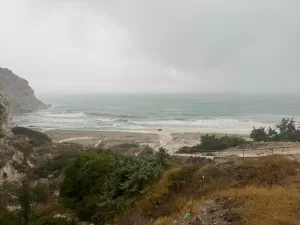 - Bottaki 6 kişi kurtuldu, denizde kaybolduğu belirtilen 2 kişiyi