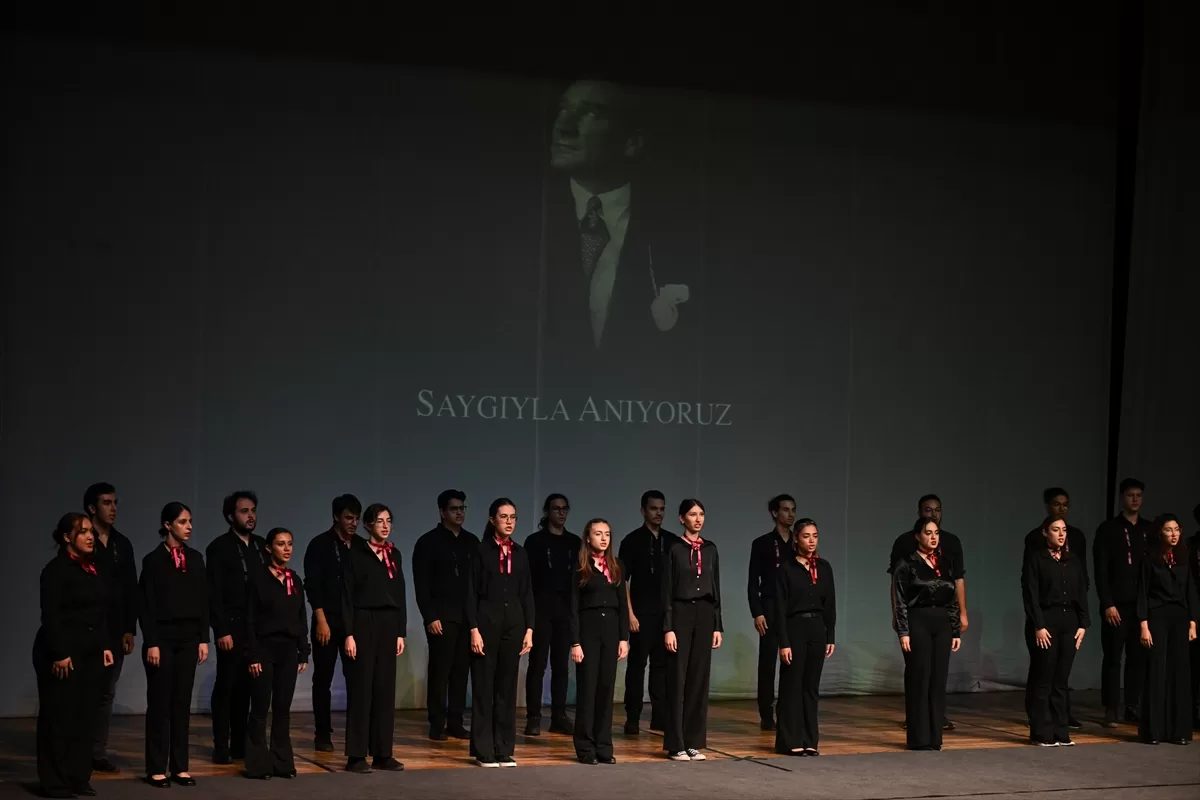 İzmir Valiliğince Büyük Önder Atatürk'ü Anma Programı düzenlendi