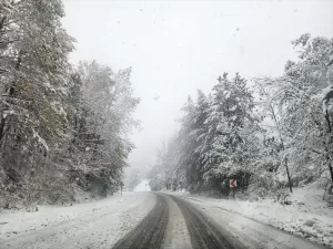BURSA (AA) – Bursa'nın Orhaneli ilçesinde kar yağışı nedeniyle kente