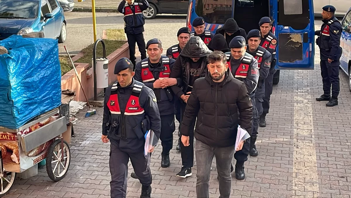GÜNCELLEME – Karabük'te uyuşturucu operasyonunda yakalanan 3 zanlıdan biri tutuklandı