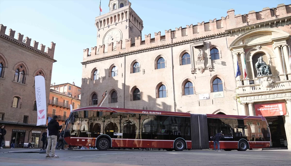 Karsan, Bologna'da hizmet verecek e-ATA otobüslerinin teslimatına başladı
