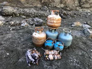 - Operasyonda çok sayıda yaşam malzemesi, örgütsel doküman ve patlayıcı