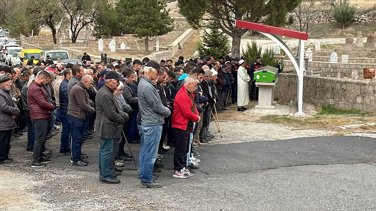 Kayseri'de öldürülen kadının cenazesi toprağa verildi