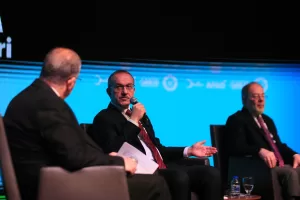 - Alanında uzman, akademisyen, kamu ve sivil toplum yöneticisinin katıldığı