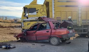 KONYA (AA) – Konya'nın Ilgın ilçesinde otomobil ile kamyonun çarpıştığı