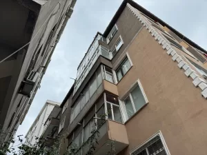 İSTANBUL (AA) – Küçükçekmece’de böcek için ilaçlama yapılan binadaki 4