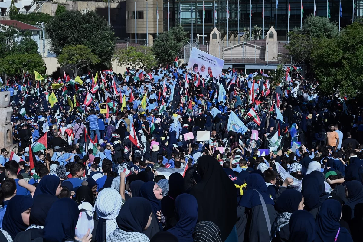 Lübnan'da binlerce çocuk İsrail'in Gazze'de çocukları öldürmesini protesto etti