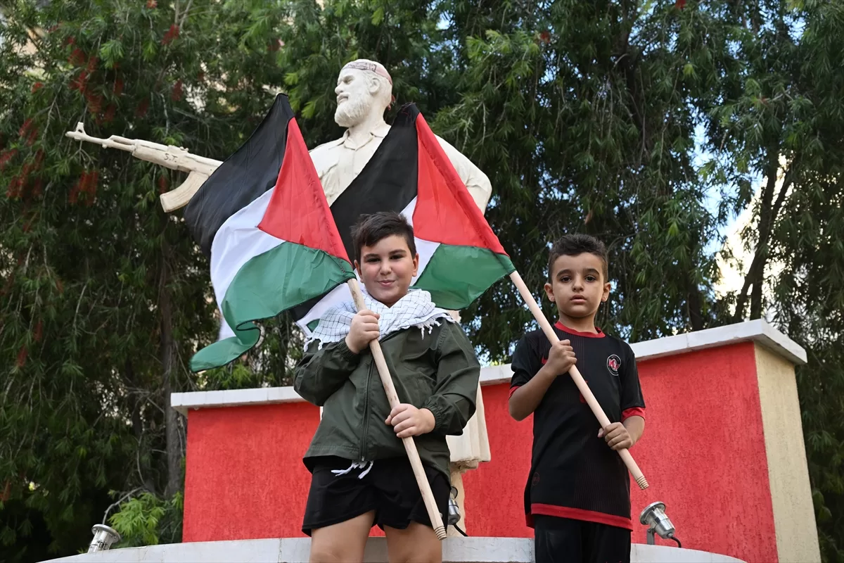 Lübnan'da İsrail'in bombaladığı Gazze'deki çocuklarla dayanışma gösterisi düzenlendi
