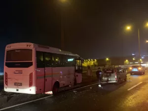 MANİSA (AA) – Manisa'nın Turgutlu ilçesinde 3 aracın karıştığı trafik