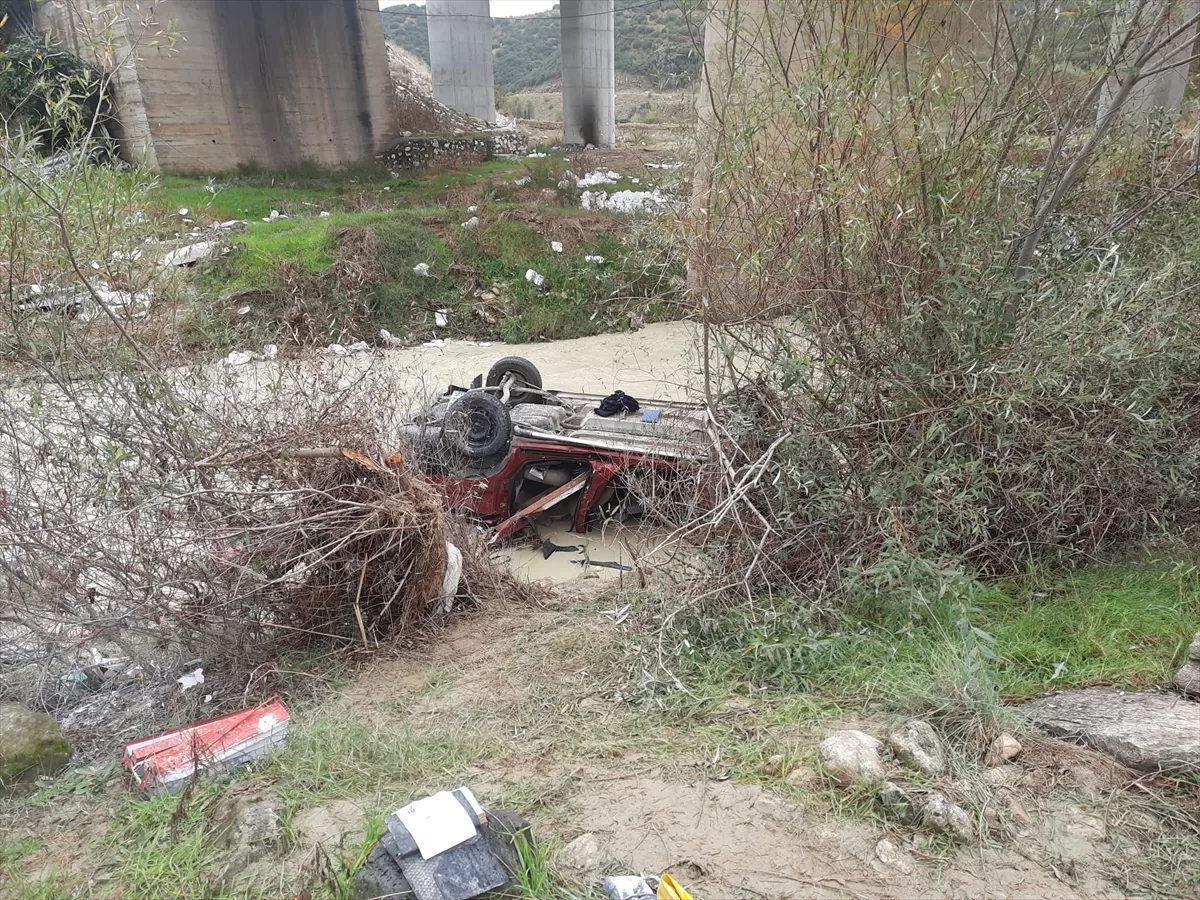 Manisa’da köprüden düşen hafif ticari araçtaki 3 kişi yaşamını yitirdi