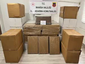 MANİSA (AA) – Manisa'nın Kula ilçesinde jandarma ekiplerince durdurulan otobüste,