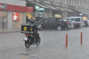 MERSİN (AA) – Mersin kent merkezi ve Silifke ilçesinde sağanak,