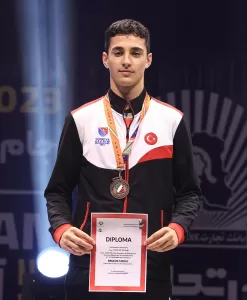 ANKARA (AA) – Milli eskrimci Furkan Yaman, İran'da düzenlenen Genç