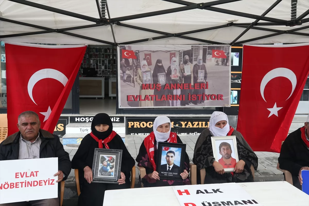 Muşlu aileler çocuklarına kavuşma ümidiyle HDP önündeki eylemini sürdürdü