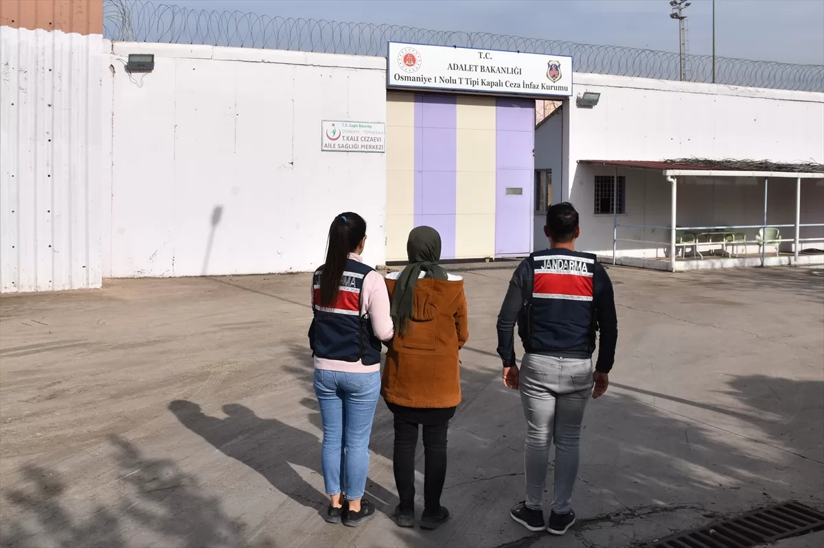 Osmaniye'de firari FETÖ hükümlüsü, kitaplık şeklinde düzenlenen gizli bölmede yakalandı