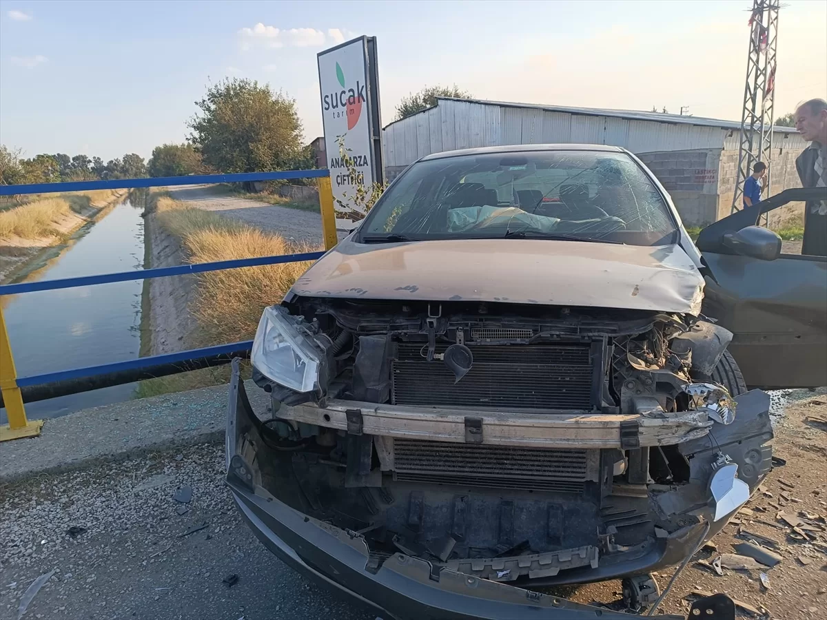 Osmaniye'de iki otomobilin çarpıştığı kazada 3 kişi yaralandı