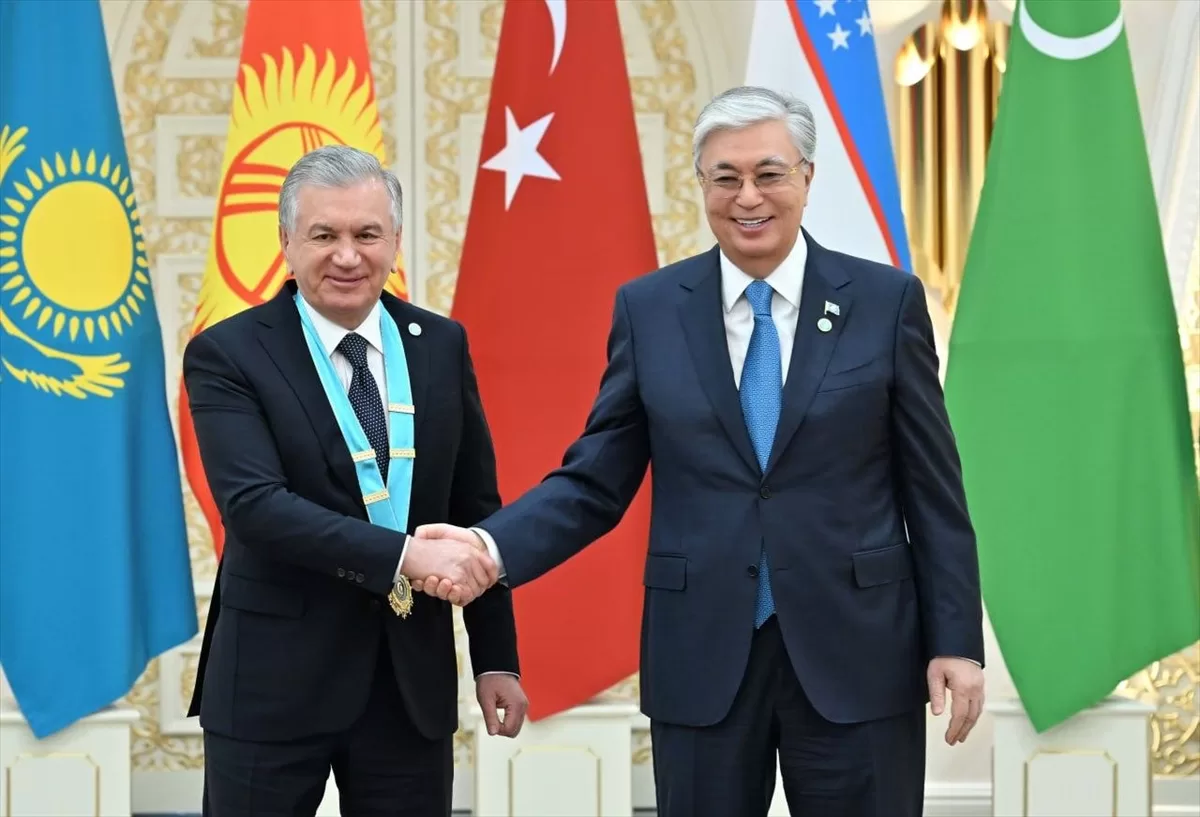 Özbekistan Cumhurbaşkanı Mirziyoyev'e “Türk Dünyası Yüksek Nişanı” takdim edildi