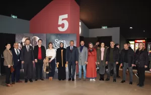 RİZE (AA) – Rize'de öğrenciler, Cumhuriyet'in kuruluşunun 100. yıl dönümüne