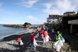 RİZE (AA) – Rize'nin İyidere ilçesinde deniz kıyısında yapılan temizlik