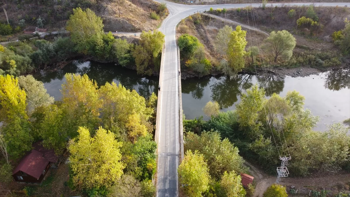 Sakarya Nehri'nin çevresinde sonbahar renkleri hakim oldu