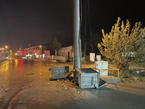 SAKARYA (AA) – Sakarya'nın Sapanca ilçesinde şiddetli rüzgar nedeniyle yola