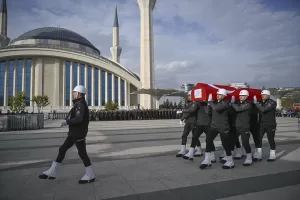ANKARA (AA) – Ankara'da trafik kazasına müdahalesi sırasında başka aracın