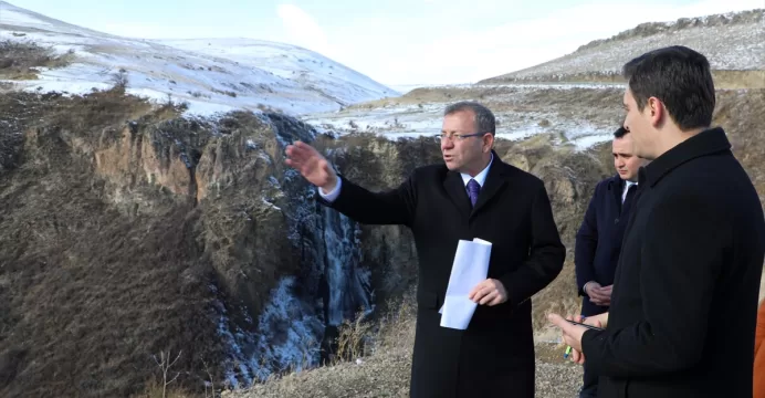 Susuz Şelalesi, yeni çevre düzenlemesiyle misafirlerini ağırlıyor