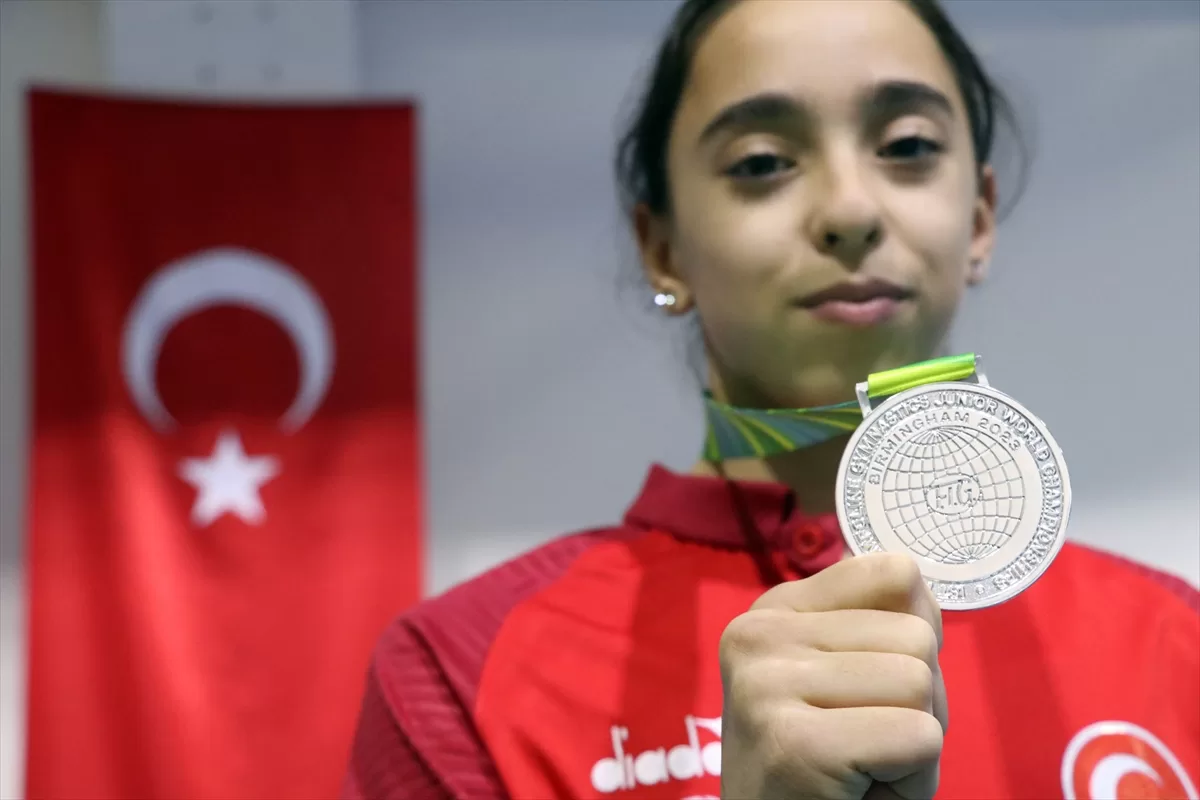 Tesadüfen tanıştığı cimnastik sporunda dünya ikincisi oldu