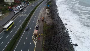 TRABZON (AA) – Trabzon'da denizde etkili olan fırtınanın oluşturduğu dev