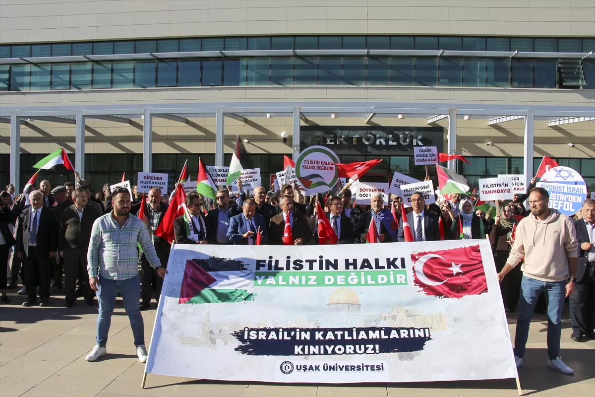 Uşak Üniversitesindeki akademisyenler İsrail'i protesto etti