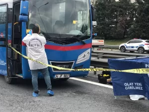 İSTANBUL (AA) – Bahçelievler'de, yolun karşısına geçerken cezaevi nakil aracının