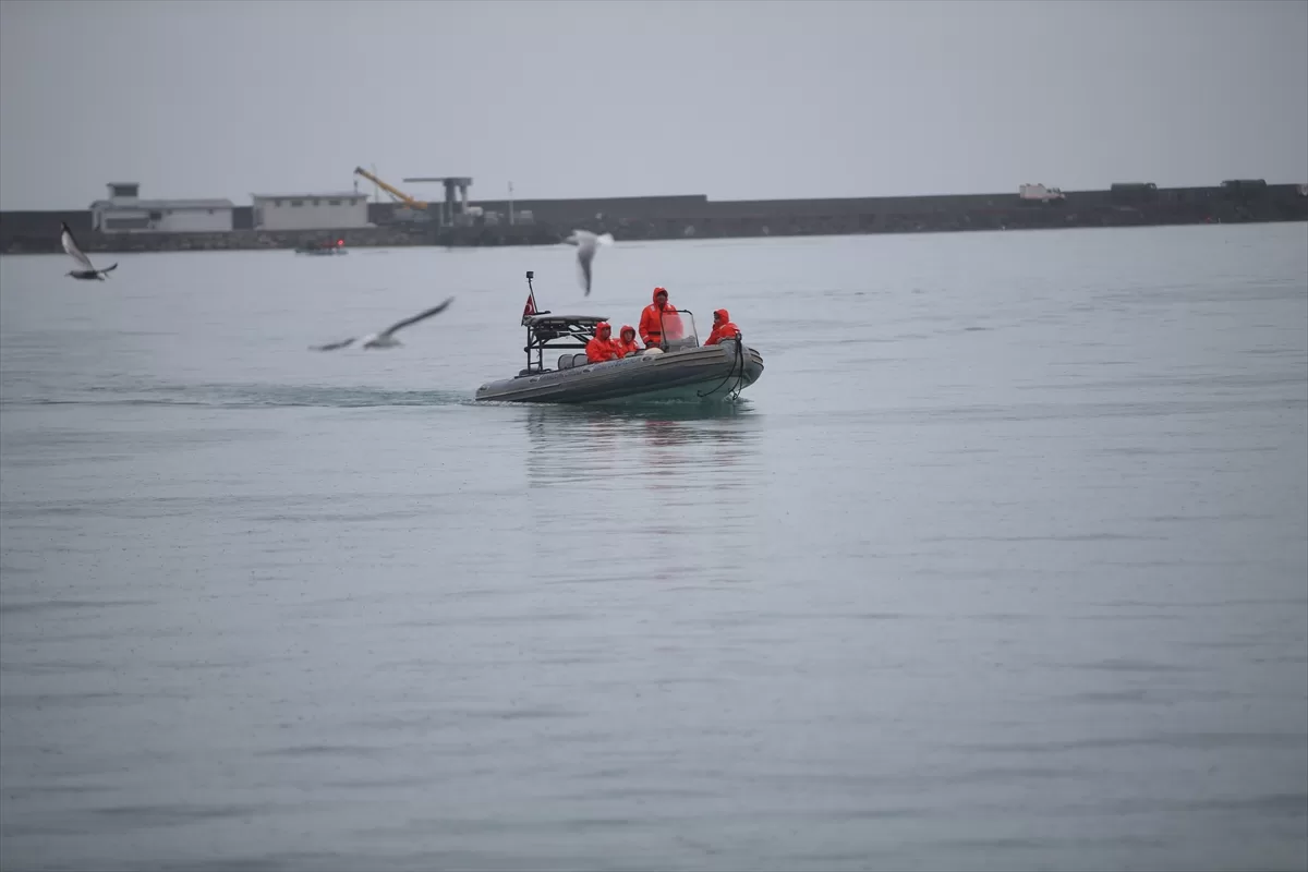 Zonguldak'ta batan geminin kayıp 10 personelini arama çalışmaları sürüyor