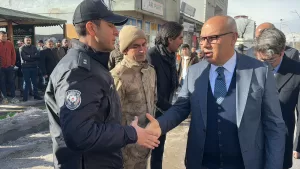 AĞRI (AA) – Ağrı'nın Taşlıçay ilçesinde, kar nedeniyle kapanan yolu