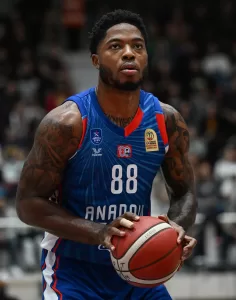 - Aliağa Petkimspor: 92 - Anadolu Efes: 101