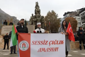 AMASYA (AA) – Amasya Üniversitesi akademisyenleri ve çalışanları, İsrail'in Gazze'ye