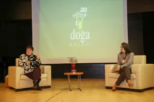 - Kramer, portfolyo getiren 98 öğrencinin çalışmalarına geri dönüş verdi