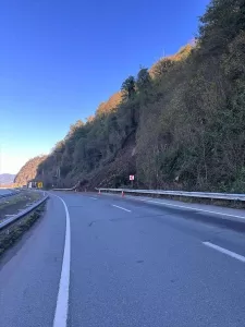 ARTVİN (AA) – Arhavi-Hopa-Sarp Devlet Yolu, 25,4 kilometresinde meydana gelen