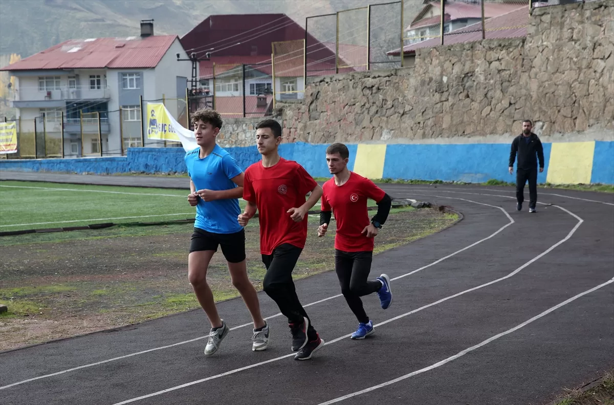 Atletizmle hayatları değişen işitme engelli kardeşler hayallerinin peşinden koşuyor