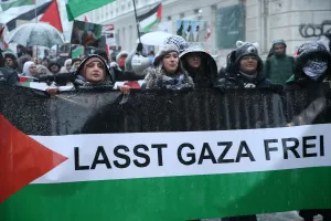 VİYANA (AA) – Avusturya'nın başkenti Viyana'da çok sayıda gösterici, Gazze'de