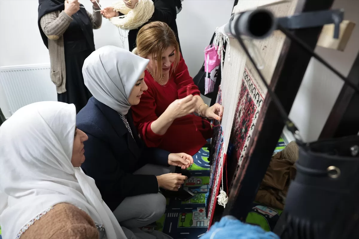 Bakan Göktaş, Şırnak'ta çocuklarla oyun oynadı, girişimci kadınların taleplerini dinledi