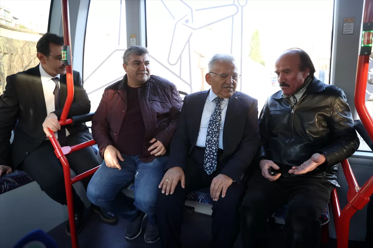 Bakan Özhaseki, Kayseri'de Büyükşehir Belediyesinin otobüs tanıtım töreninde konuştu: